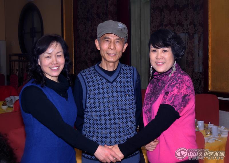 和俱乐部秘书长缘份天空、影友幻之梦在年会上