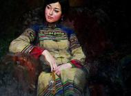 《穿民族服的女子》 赖征云 110x90cm 2005年