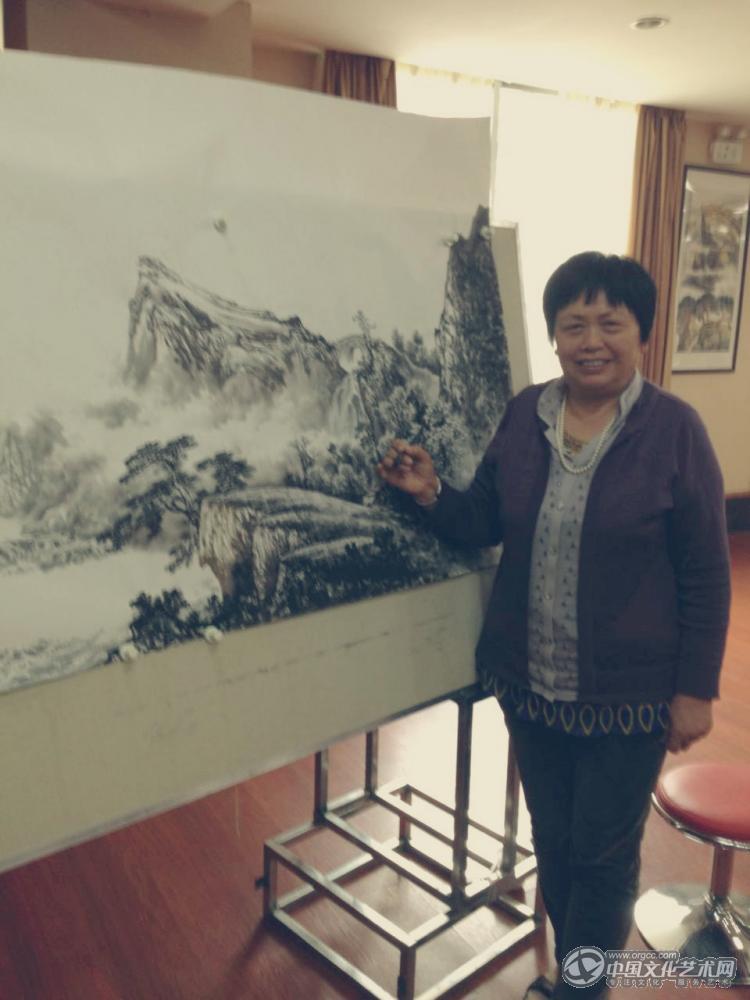 画家闫秀伶秀山行
