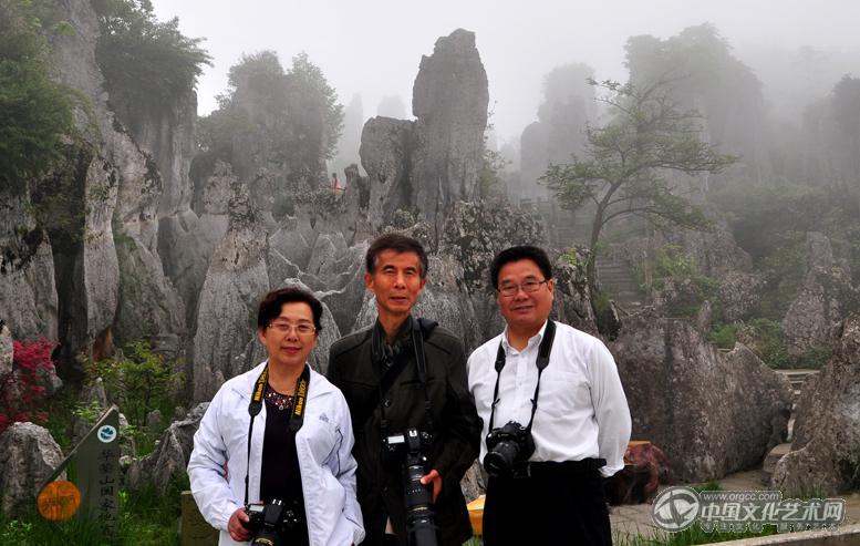 和四川广安影友兰花草等在华蓥山石林合影