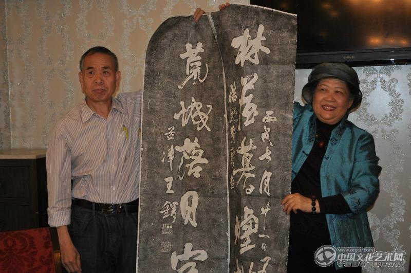 杨月明理事长接受孟留山院长