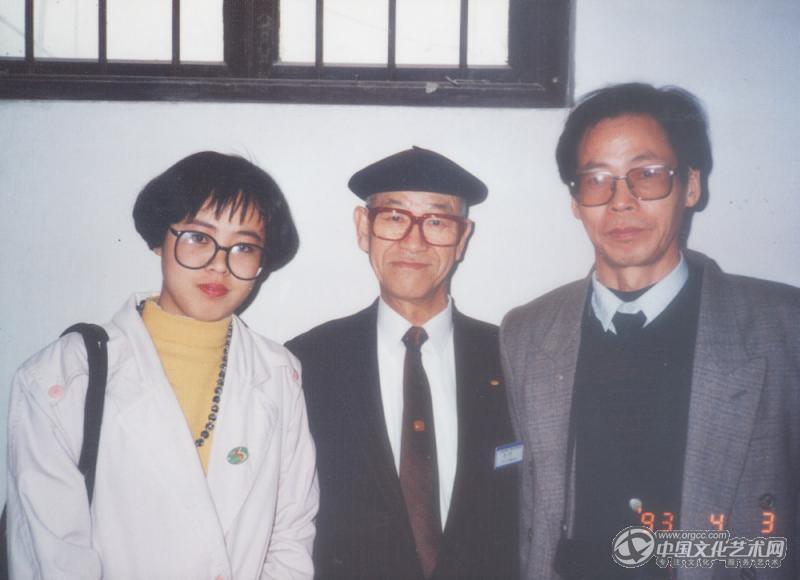 邱文生三女儿泰国画展与泰国友人合影