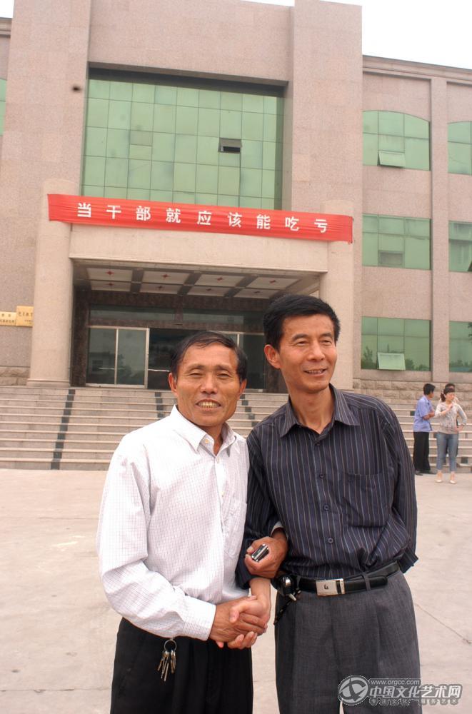 采访李连成时合影（2006.5）