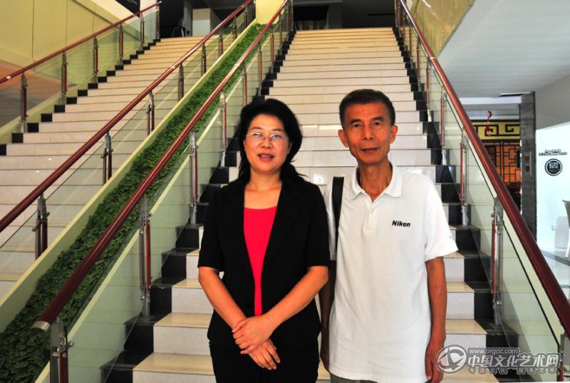 和范县宣传部部长郭爱清合影