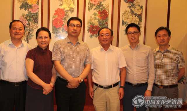 书画家严浩合影