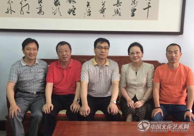 书画家严浩合影