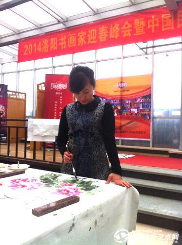 国画家王旗在笔会活动现场