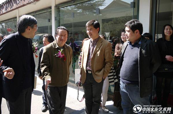 书画家韩晓传参加艺术采风活动留念