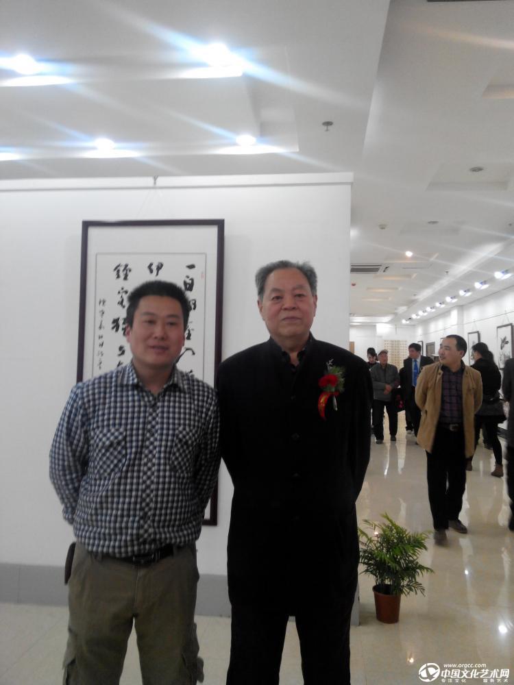 国画家胡广宇与李进学老师合影