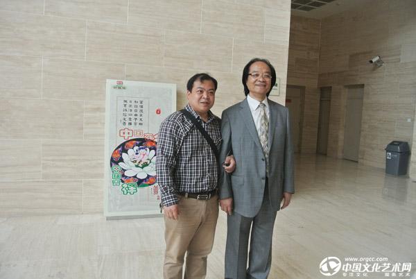 与广州美院教授周彦生老师在博物馆交流