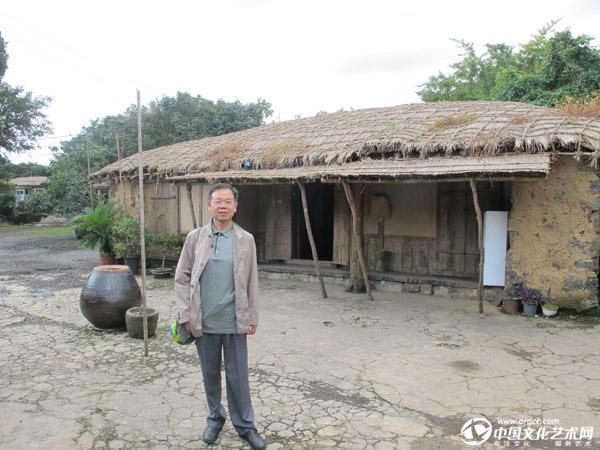随中国书法艺术代表团参加“值得收藏文字——2014国际当代汉字书法艺术双年展”