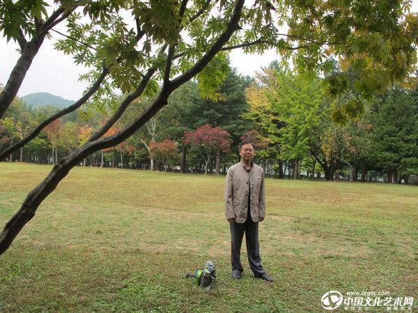 随中国书法艺术代表团参加“值得收藏文字——2014国际当代汉字书法艺术双年展”