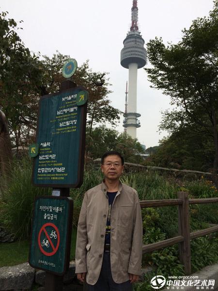随中国书法艺术代表团参加“值得收藏文字——2014国际当代汉字书法艺术双年展”
