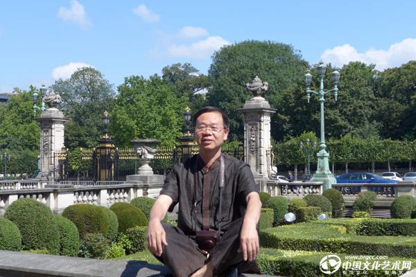 随中国书法艺术代表团参加“值得收藏文字——2014国际当代汉字书法艺术双年展”