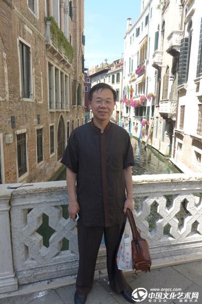 随中国书法艺术代表团参加“值得收藏文字——2014国际当代汉字书法艺术双年展”
