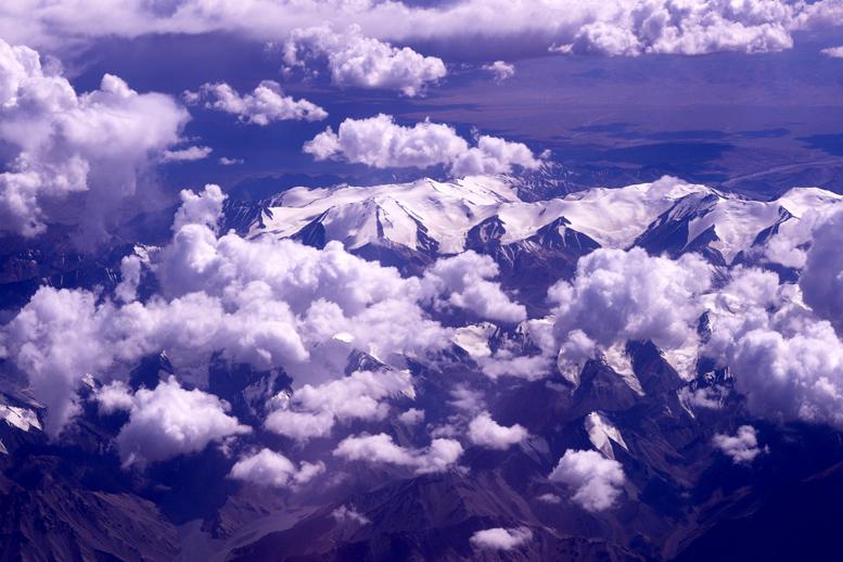 东天山雪山