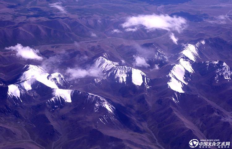 鸟瞰雪山