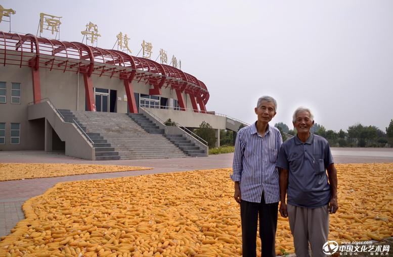 与杂技之乡东北庒乔家班第七代班主乔金生合影