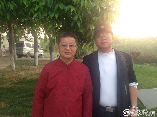 和曾来德合影