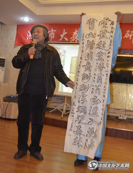 潍坊站  潍坊动态  正文  双钩书法名家刘宝山先生为联谊会书协对联:"