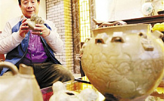 中国<b>越窑</b>青瓷收藏第一人：捐故宫一陶罐估价1800万