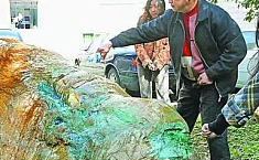 <b>村民</b>捞出5吨重清代翡翠原石