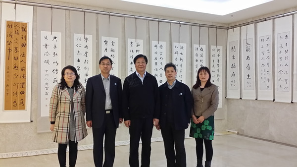 "春之吟—2015河南工程学院书画展"亮相(组图)