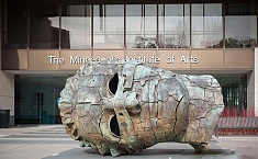 明尼<b>阿波</b>利斯艺术学院购入户外雕塑作品
