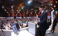 <b>书画拍卖</b>重回亿元时代 意味拍卖市场出现回调