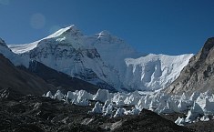 尼泊尔地震致珠峰位移3<b>厘米</b>