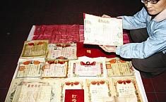 中国<b>江西省</b>收藏者收藏2600余份婚书