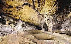<b>重庆金佛山</b>发现亚洲最古老洞穴 距今570万年