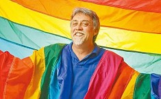同志骄傲月：MoMA收藏全球第一面<b>彩虹</b>旗