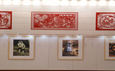<b>李宝凤</b>现代剪纸艺术展在吉林省图书馆举办