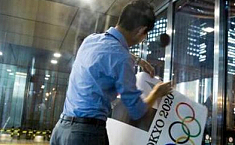<b>东京奥运海报</b>遭废弃 拍卖网站上获高价成交