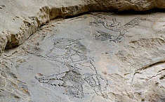 四川境内发现迄今最古老的“土伯御龙”<b>岩画</b>