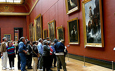 <b>关闭</b>两天的卢浮宫开门迎客 游客排长队
