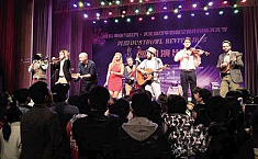 美国乐团重庆开唱 用中国<b>歌曲</b>“表白”观众 