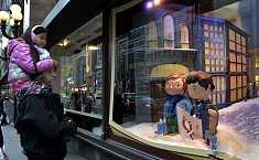 纽约<b>梅西</b>百货推出史努比圣诞橱窗艺术展
