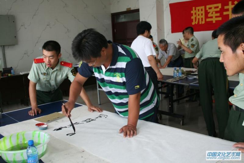 洛阳王铎书画院慰问武警部队