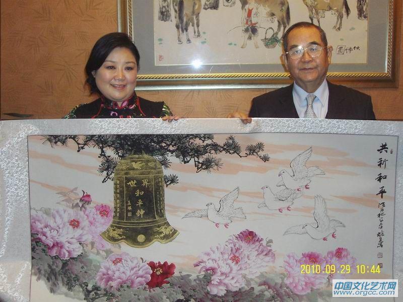 画家张蛟生作品《共祈和平》图由世华总会姜琳主席赠予韩国前总理李寿成先生