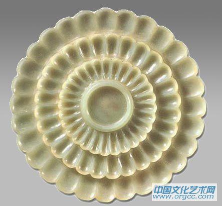 菊瓣形玉盘