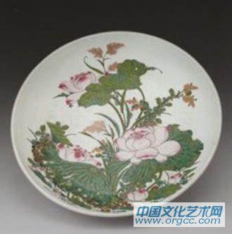 清 雍正二年试乙号样款粉彩荷莲纹盘