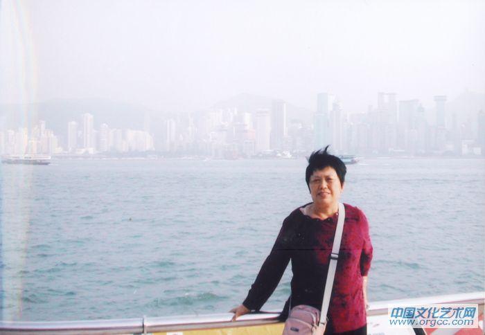 画家闫秀伶在澳门个人风采照