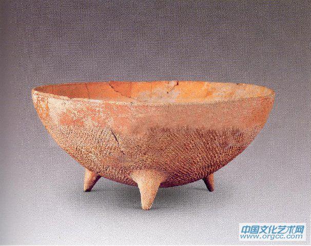宽带纹三足彩陶钵