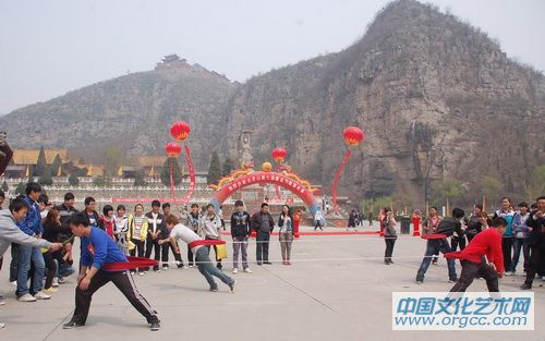组图:鹤壁淇县古灵山第七届"梨花节"开幕