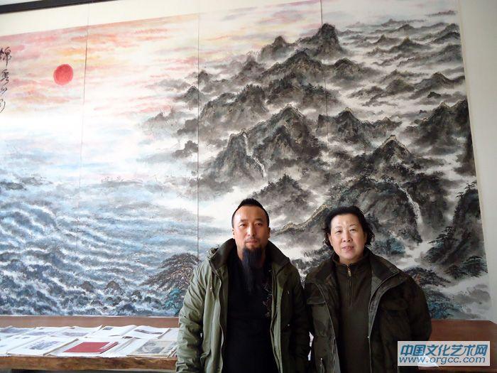 与画家九大山人吴加高先生合影