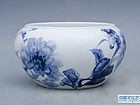国画家王旗花鸟作品《瓷瓶牡丹》