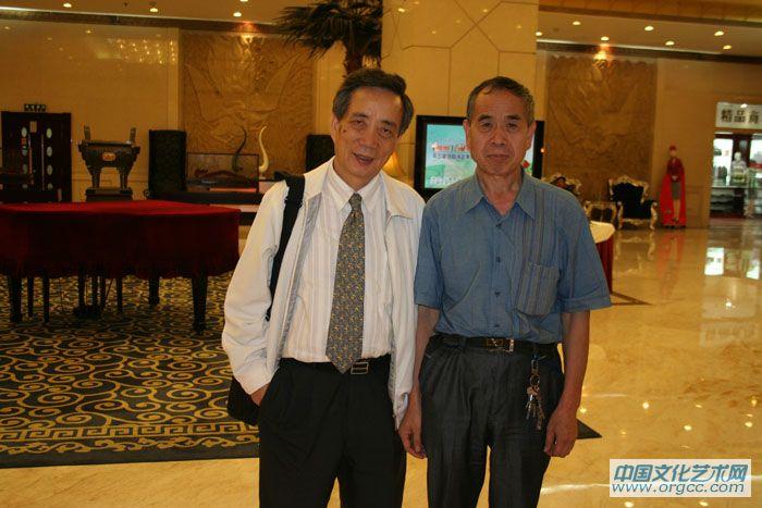 国力台湾艺术大学校长、教授黄光南合影