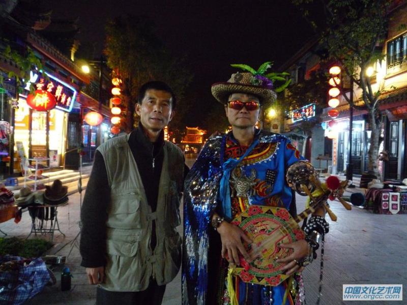 和彝族歌王在一起（云南楚雄）